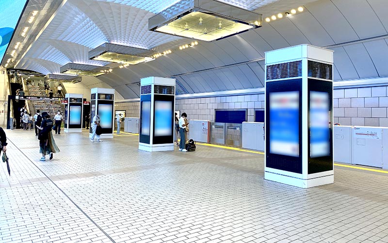 Osaka Metro御堂筋線梅田駅ホームビジョン